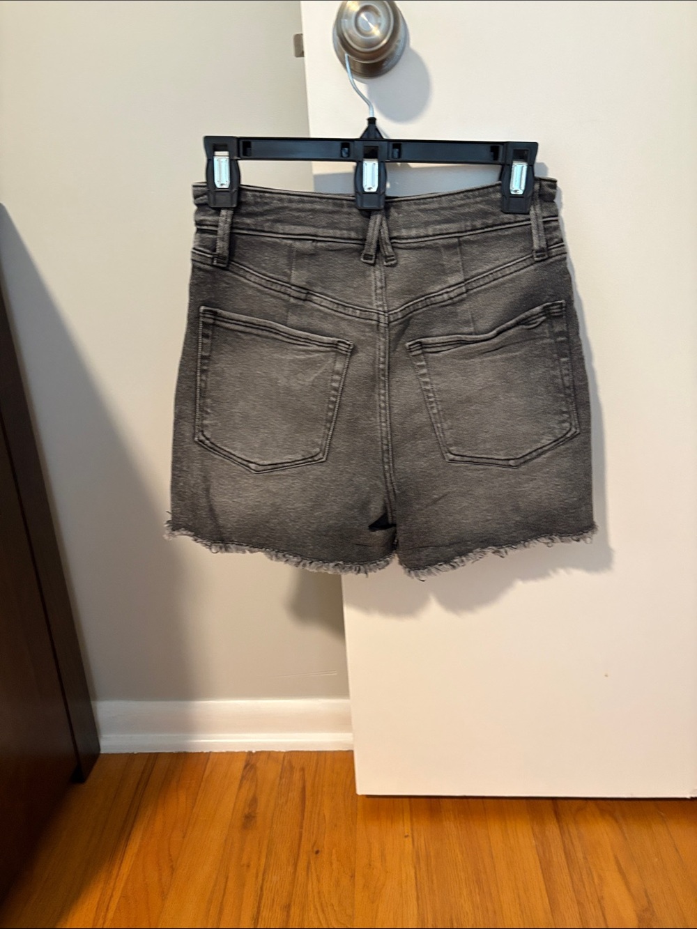 Good American Good Curve Women’s Distressed Grey Denim Shorts - Picture 2 of 8